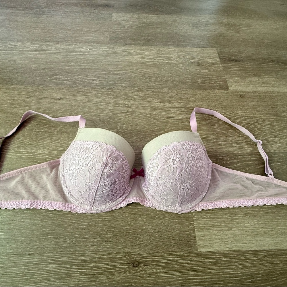 Victoria's Secret Light Pink Lace Bra